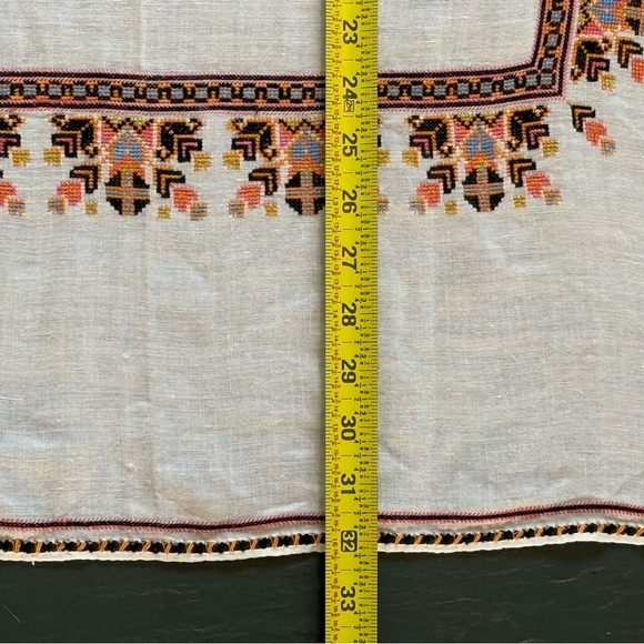Vintage Hand Embroidered Table Cloth 32x32” - Picture 9 of 14
